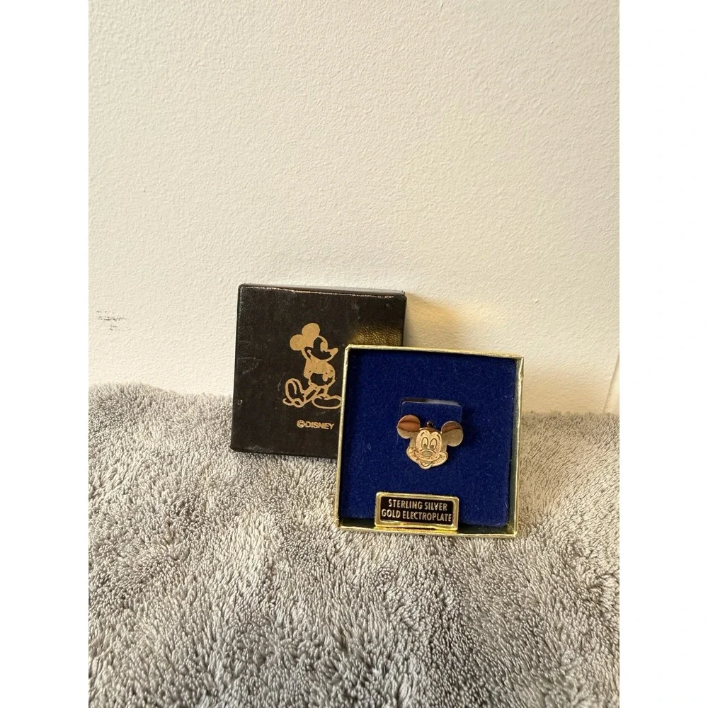 Vintage 1980's Vintage Disneyland Mickey Mouse Tie Tack Pin (New in Box)